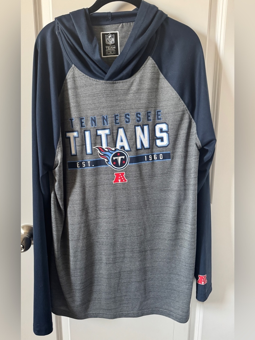 NFL Tennessee Titans Team Apparel Pullover Lightweight Hoodie-XL